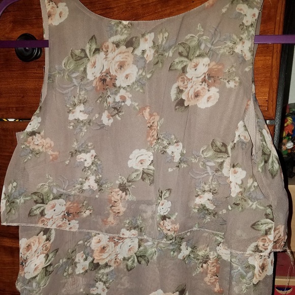Forever 21 sleeveless top. - Picture 2 of 6